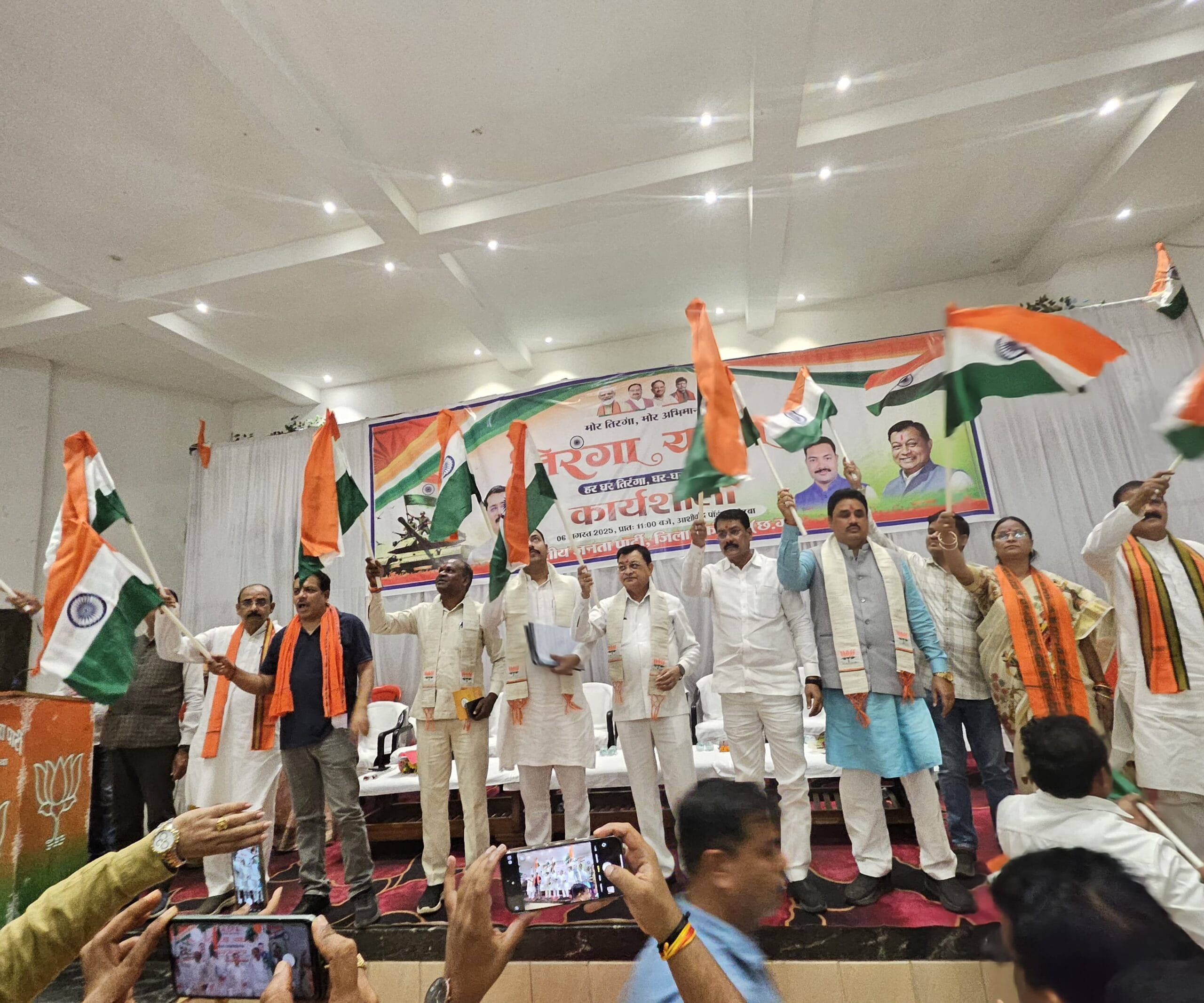 “मोर तिरंगा – मोर अभिमान”: तिरंगे के सम्मान में राष्ट्रभक्ति से गूंज उठा कोरबा, भाजपा की कार्यशाला में दिखा जबरदस्त उत्साह