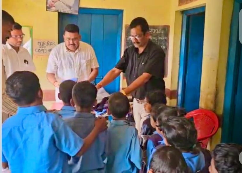 जेडीऔर पाण्डेय और डीईओ बघेल ने दूरस्थ स्कूलों में दी दबिश