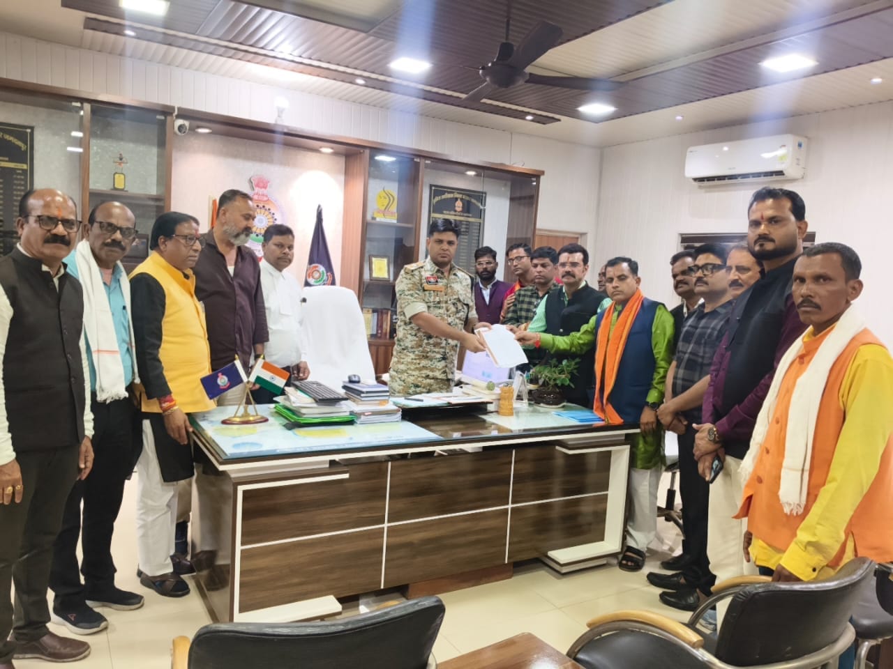 भाजपा पार्षद दल ने कोमल सेना व अन्य पर एफआईआर दर्ज करने की माँग की, पुलिस अधीक्षक को दिया आवेदन