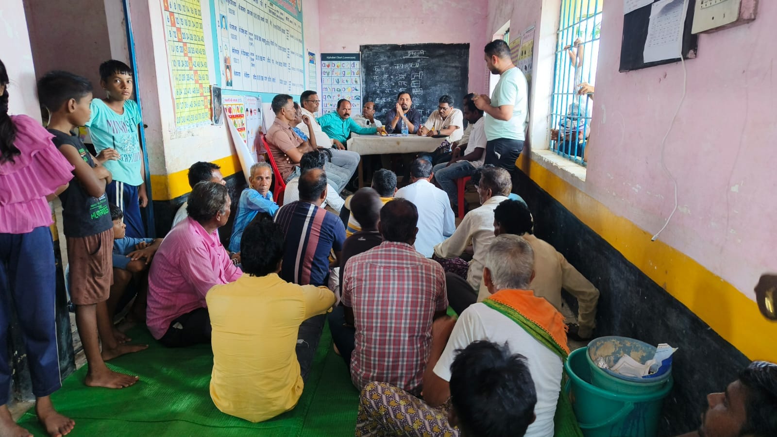 सलौनि खुर्द में प्रधानपाठक के खिलाफ जांच टीम पहुंची, ग्रामीणों ने लगाए गंभीर आरोप