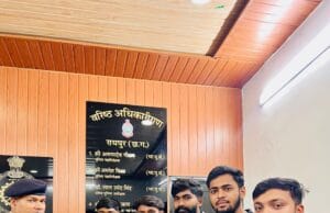 श्री वक्रतुंड परिवार गणेशोत्सव समिति द्वारा गणेशोत्सव झांकी के सफल आयोजन पर आरंग थाना प्रभारी का आभार व्यक्त किया