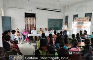 शासकीय महाविद्यालय में श्रमदान का आयोजन।