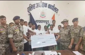 नारायणपुर में नक्सलियों को बड़ा झटका: 5 महिला सहित 12 माओवादी सुरक्षा बलों के सामने आत्मसमर्पण
