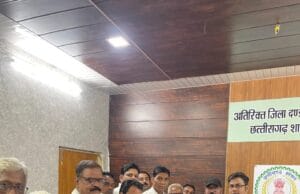 बलौदा-नैला मुख्य मार्ग की खराब स्थिति को लेकर बुधवार को कांग्रेस पार्टी के कार्यकर्ताओं ने सौंपा ज्ञापन ; मांग पूरी नहीं होने पर विधायक राघवेंद्र कुमार सिंह के नेतृत्व में व्यापक जनांदोलन की चेतावनी: