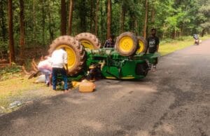 बारसूर-गीदम मार्ग पर उपेट के पास हादसे का शिकार हुआ ट्रैक्टर, नीचे दबने से महिला की मौके पर ही मौत