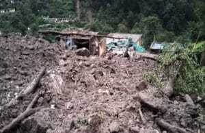 उत्तराखंड के चमोली में बादल फटने से तबाही, कई घर और वाहन मलबे में दबे
