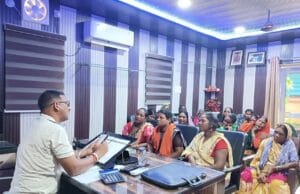 ग्राम पंचायत जर्वे की महिलाओं ने शराबबंदी के लिए उठाई आवाज़, जनपद उपाध्यक्ष मनोज झा से माँगा समर्थन