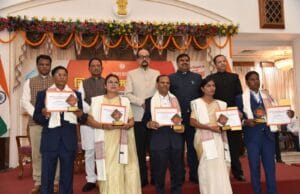 शिक्षिका श्रीमती नीरा साहू को राज्यपाल ने किया राज्यपाल शिक्षक सम्मान 2024-25 में सम्मानित