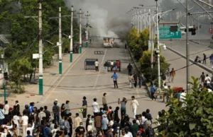 नेपाल में उग्र हुआ Gen-Z आंदोलन: संसद घिरी, राष्ट्रपति आवास पर कब्ज़ा, ओली सरकार पर संकट गहराया