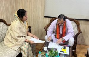 धमतरी जिले में स्वास्थ्य सेवाओं के विस्तार के लिए पूर्व विधायक रंजना साहू ने स्वास्थ्य मंत्री से की मुलाकात