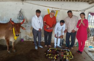 श्री पार्श्वनाथ जैन गौशाला सेवा समिति द्वारा जिला जेल में मनाया गया गोवर्धन पूजा पर्व