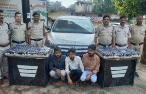 वाड्रफनगर पुलिस की बड़ी कार्रवाई: लग्जरी कार से प्रतिबंधित कफ सिरप और नकदी बरामद, तीन आरोपी गिरफ्तार