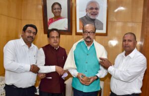 राजभवन में राज्यपाल से मिला अधिवक्ता परिषद… संविधान दिवस पर मुख्य वक्ता के रुप में किया आमंत्रित…