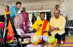 शस्त्र पूजन के साथ विजयादशमी उत्सव : जिला पुलिस अधीक्षक और अतिरिक्त पुलिस अधीक्षक ने की हर्ष फायरिंग