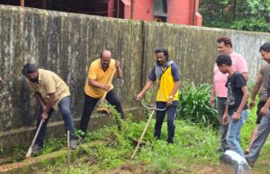 हेल्पिंग हैंड्स टीम ने की दो साल से चोक नाली की सफाई