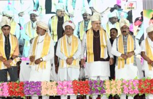 मुख्यमंत्री विष्णुदेव साय भंडारपुरी धाम में आयोजित गुरु दर्शन एवं संत समागम मेला में हुए शामिल