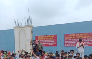 युवा कांग्रेस ने बजरंग केमिकल डिस्टिलरी कंपनी मे कार्यरत मजदूरों के समर्थन मे आये