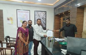 स्वामी आत्मानंद उत्कृष्ट विद्यालयों के संविदा शिक्षकों ने 9 सूत्रीय मांगों को लेकर सौंपा ज्ञापन