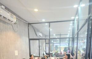 करवा चौथ के उपलक्ष में मेहदी रस्म का आयोजन।