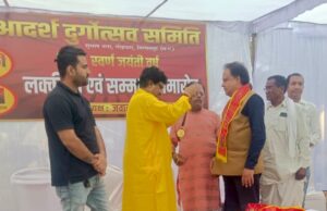 आदर्श दुर्गोत्सव समिति ने समाज प्रमुखों का किया सम्मान… समाज प्रमुखों का सम्मान सामाजिक समरसता की मिसाल…अधिवक्ता चितरंजय पटेल