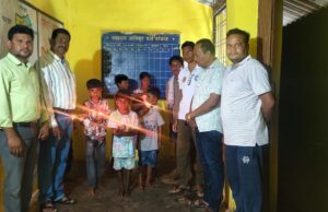 शिक्षा मंत्री यादव के आह्वान पर डीईओ बघेल ने स्कूल में मनाया दीपोत्सव