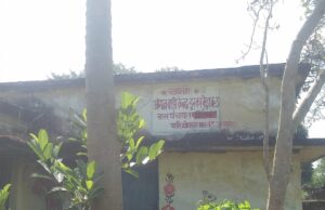 पहले खतरे के साये में चलता था आंगनबाड़ी केंद्र, अब चल रहा किराए के कमरे में