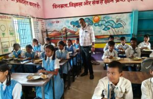 आओ खुशिया बांटे के अंतर्गत, न्यौता भोज का हुआ आयोजन