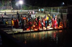 उगते सूर्य को अर्घ्य देने के साथ सम्पन्न हुई छठ महापर्व का सफर -नगर में रही रही सूर्य षष्ठी की धूम।