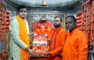 श्री सिद्ध हनुमान मंदिर की १२७ वीं महाआरती में पंडित बालकृष्ण दुबे हुए शामिल