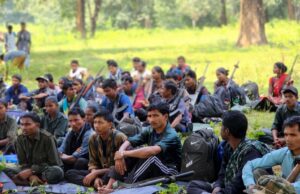 दशकों की हिंसा से मुक्ति की दिशा में बड़ा कदम — माओवादियों ने छोड़ा हथियार, सरकार ने संवाद का रास्ता खोला