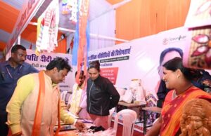 स्वदेशी मेले में पहुंचे सांसद महेश कश्यप, बोले आत्मनिर्भर भारत को दे रहा नई गति