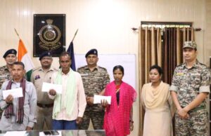 कोण्डागांव में नक्सल मोर्चे पर बड़ी सफलता: एक महिला समेत तीन नक्सलियों ने किया आत्मसमर्पण