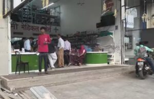 रायपुर के घड़ी चौक में दर्दनाक हादसा: तेज रफ्तार कार लक्ष्मी मेडिकल स्टोर में घुसी, एक की मौत, चार घायल