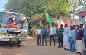 चार धाम यात्रा पर रवाना हुआ श्रद्धालुओं का जत्था