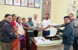 छत्तीसगढ़ प्रदेश शासकीय शिक्षक फेडरेशन ने समायोजन शाला के प्रभावित प्रधान पाठक बी.ई.ओ. पाटन- डी. के. देवांगन से मिले