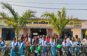 स्कूली छात्राओं को सरस्वती साइकिल योजना अंतर्गत निशुल्क साइकिल का हुआ वितरण