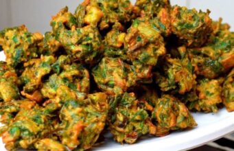 Palak Pakode Recipe: ठंड के मौसम में बनाएं कुरकुरे और स्वादिष्ट पालक पकौड़े, चाय के साथ बढ़ेगा मज़ा