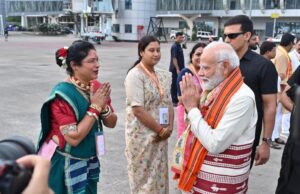 प्रधानमंत्री मोदी को आदिवासी परंपरा में मिला “जय जोहार” का आत्मीय अभिवादन, विद्या सिदार के “हाव-भाव” ने जीता सभी का दिल