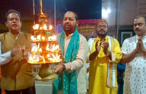 श्री सिद्ध हनुमान मंदिर की १२९ वीं महाआरती में पंडित दिनेश शर्मा सपरिवार हुए शामिल