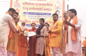 परमशांति धाम गौरेला में हुए हिंदू सम्मेलन में 51 युवाओं ने विश्व हिंदू परिषद बजरंगदल में शामिल होकर लिया धर्म रक्षा का संकल्प।