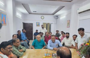 नव पदस्थ संयुक्त संचालक से सर्व शैक्षिक संगठन ने की सौजन्य भेंट, सौंपा ज्ञापन