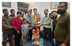 किरण देव और जेडी से मिले स्वास्थ्य कर्मचारी संघ के प्रतिनिधि