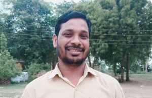 सच्चाई बोलना पड़ा भारी: किताबों की कमी उजागर करने पर शिक्षक निलंबित