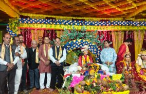 ग्राम अमलडीहा नवागांव केदार में श्रीमद् भागवत कथा का आयोजन किया गया संजय भूषण पाण्डेय हुए शामिल