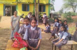 महमदपुर शासकीय पूर्व माध्यमिक शाला में बाल दिवस पर आनंद मेला, बच्चों ने लगाए विज्ञान–गणित मॉडल और पकवानों के स्टॉल