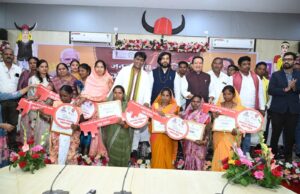 महासमुंद में जनजातीय गौरव दिवस समारोह सम्पन्न, मुख्य अतिथि के रूप में शामिल हुए मंत्री गुरु खुशवंत साहेब