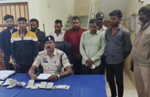 थाना मुलमुला पुलिस की बड़ी कार्यवाही : नदी किनारे जुआ खेल रहे 8 जुआरियों को किया गिरफ्तार