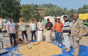 धान उपार्जन वर्ष 2025-26 की ऐतिहासिक, सुव्यवस्थित और उत्साहपूर्ण हुई शुरुआत जिले में पहले ही दिन चार उपार्जन केंद्रों से 212.05 क्विंटल धान की खरीदी