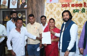 कैबिनेट मंत्री गुरु खुशवंत साहेब ने आरंग के क्षेत्रीय कार्यालय में किया जनदर्शन