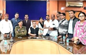 जांजगीर-चांपा जिले में धान खरीदी समिति कर्मचारियों की हड़ताल समाप्त अब निर्बाध रूप से चलेगी खरीदी प्रक्रिया, किसानों को मिलेगी राहत